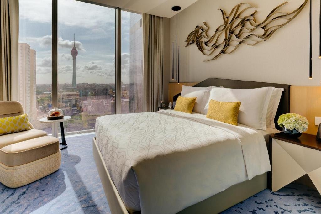 Premier Life Cityscape View King Room