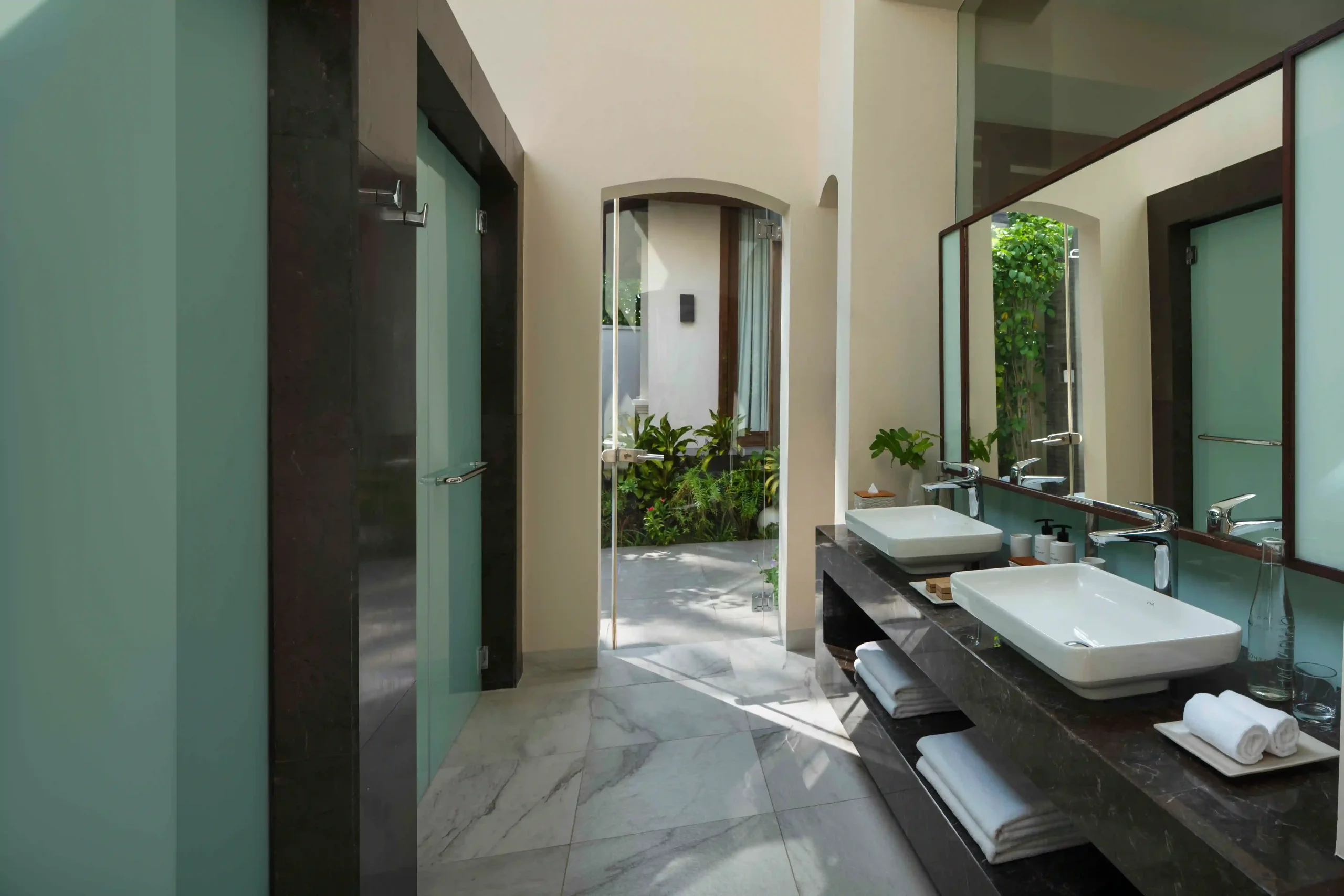 DELUXE BEACH VILLA WITH POOL