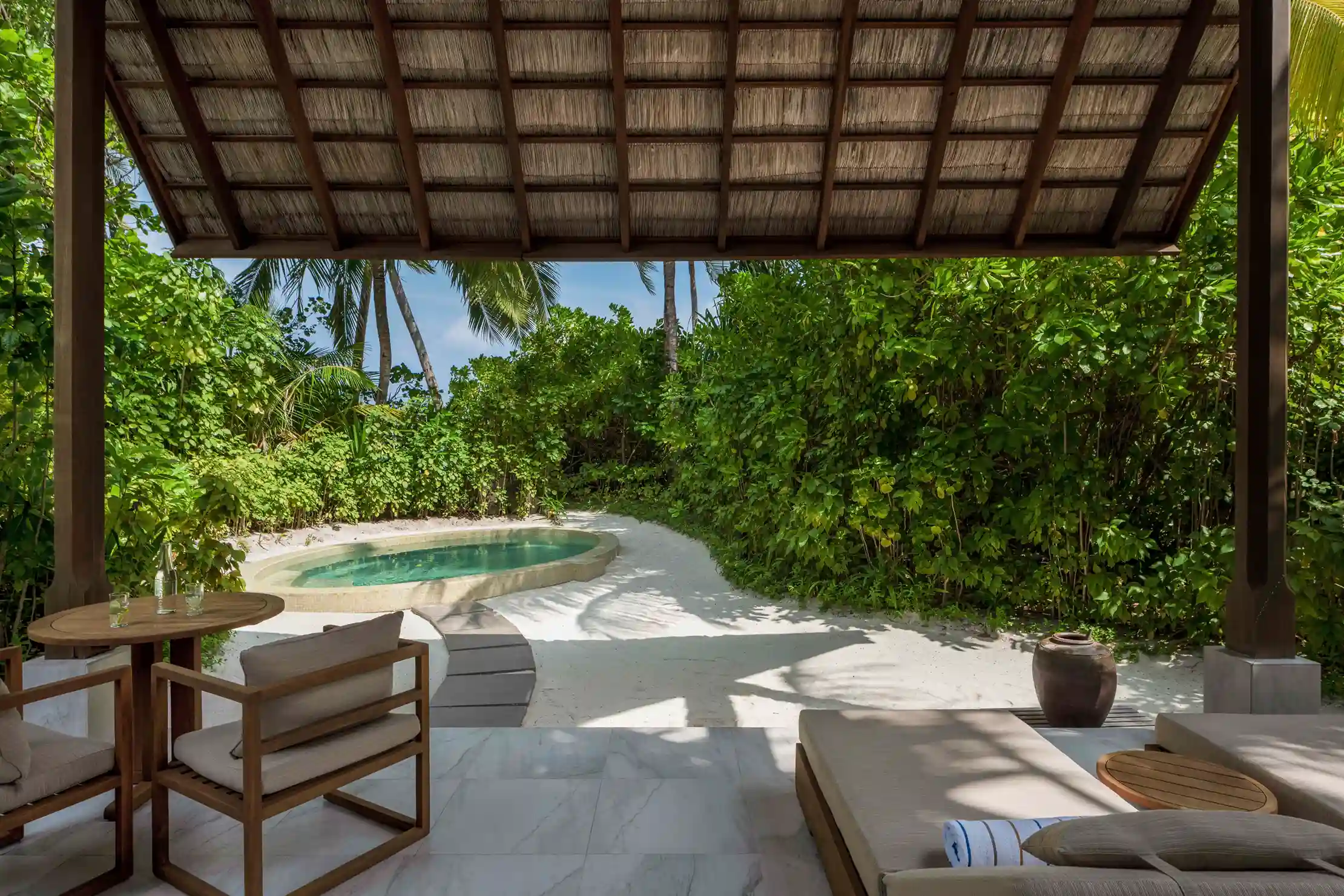 DELUXE BEACH VILLA WITH POOL