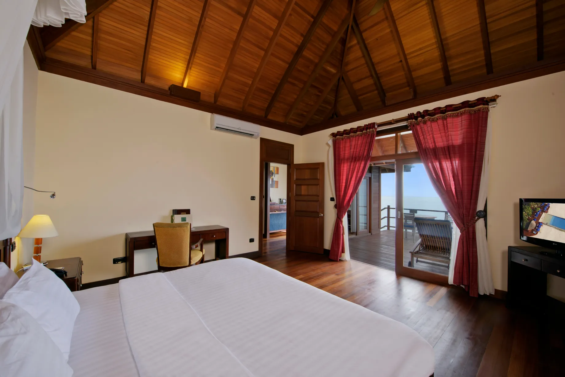 Prestige Jacuzzi Water Villa