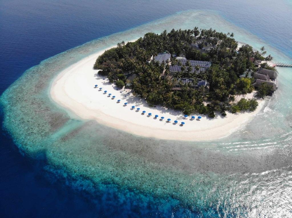Aerial view of Malahini Kuda Bandos Maldives resort surrounded by turquoise lagoon – Black Friday holiday offer by Estiaco Holidays