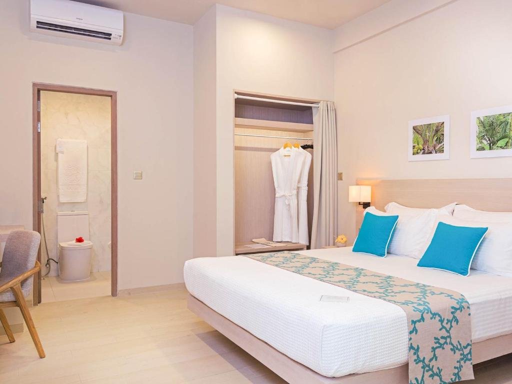 Modern garden room at Malahini Kuda Bandos Maldives – part of exclusive Black Friday Maldives holiday deal.